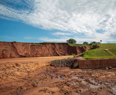 Em Loanda, obra para conter maior erosão urbana do Paraná atinge 82% de execução