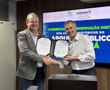 SETI - Governo anuncia projeto para digitalizar acervos históricos do Arquivo Público do Paraná