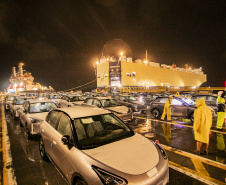 Porto de Paranaguá registra maior desembarque de veículos elétricos do Paraná