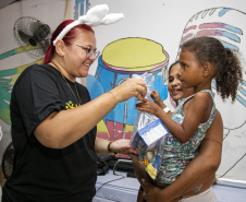 Mais de 1.500 kits são distribuídos em ação de Páscoa da Portos do Paraná