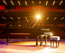 Orquestra Sinfônica do Paraná estreia novo Steinway & Sons com participação do pianista irlandês Barry Douglas