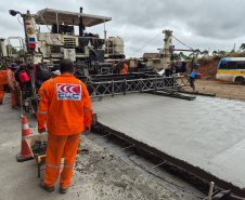 Obra de whitetopping da PRC-487 e PR-460 entre Nova Tebas e Pitanga