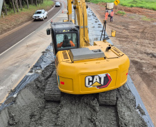 Obra de whitetopping da PRC-487 e PR-460 entre Nova Tebas e Pitanga