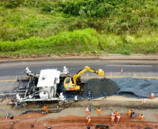 Obra de whitetopping da PRC-487 e PR-460 entre Nova Tebas e Pitanga