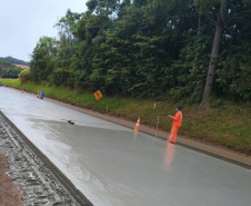 Obra de whitetopping da PRC-487 e PR-460 entre Nova Tebas e Pitanga