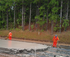 Obra de whitetopping da PRC-487 e PR-460 entre Nova Tebas e Pitanga