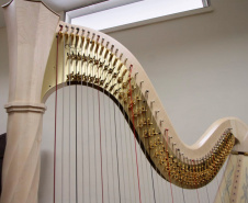 Orquestra Sinfônica do Paraná recebe nova harpa italiana Salvi