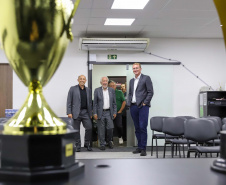  Piana visita estádio do Operário, campeão do paranaense, em Ponta Grossa