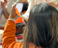 Iniciativa do Governo do Estado leva capacitação em beleza e empreendedorismo a 90 apenadas em Piraquara