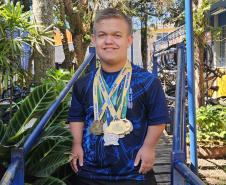 Estudante conquista ouro nos Jogos Paradesportivos do Paraná e se destaca no parabadminton