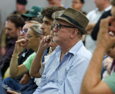 Ratinho Junior anuncia contorno e novo trevo em Santa Helena, além de R$ 59 milhões para estradas rurais no Oeste