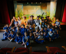 Programa Crianças no Teatro volta a circular levando cultura de graça pelo interior do Paraná; confira as cidades