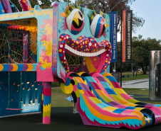 MON inaugura obra do artista avaf e convida o público a uma caça às artes na área externa do Museu