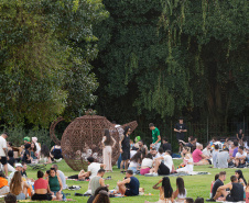 MON inaugura obra do artista avaf e convida o público a uma caça às artes na área externa do Museu