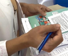 Paraná amplia estratégia de vacinação BCG em maternidades para blindar recém-nascidos contra a tuberculose