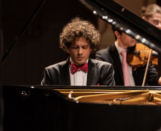 TEATRO GUAÍRA - Orquestra Sinfônica do Paraná celebra o universo de George Gershwin em concertos da Série Ouro