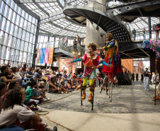 VIAJE PARANÁ - Festival de Curitiba movimentou economia, empregos, hotéis e serviços do turismo paranaense