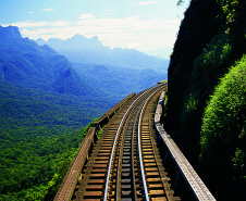 Trem turístico da Serra do Mar paranaense celebra 5 milhões de passageiros nesta sexta