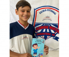 Aluno com autismo transforma vivência em livro e dá voz à inclusão na rede estadual