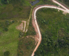 Sanepar entrega novas estradas rurais para atender população no entorno do Miringuava