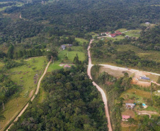 Sanepar entrega novas estradas rurais para atender população no entorno do Miringuava