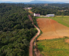 Sanepar entrega novas estradas rurais para atender população no entorno do Miringuava