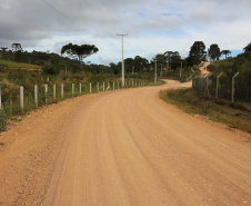 Sanepar entrega novas estradas rurais para atender população no entorno do Miringuava