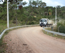 Sanepar entrega novas estradas rurais para atender população no entorno do Miringuava