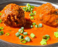 Com 1,5 milhão de refeições por dia, Fundepar disponibiliza livro para qualificar merenda