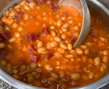 Com 1,5 milhão de refeições por dia, Fundepar disponibiliza livro para qualificar merenda