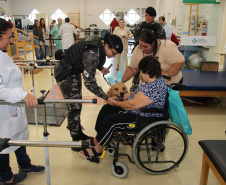 SESA - Hospital de Reabilitação inicia projeto de terapia com cães da Polícia Militar