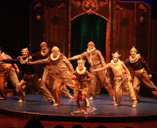 G2 Cia de Dança lota teatro e emociona público em Francisco Beltrão