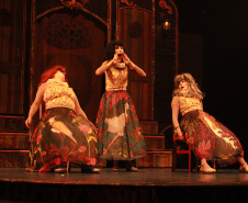 G2 Cia de Dança lota teatro e emociona público em Francisco Beltrão