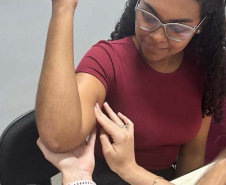 Implante contraceptivo chega a quase 2 mil mulheres no Paraná em 2026 e Paraná amplia capacitação de profissionais