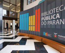 SEEC - Biblioteca Pública do Paraná participa de festa literária da OAB Paraná com distribuição gratuita de livros