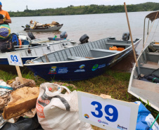 Mutirão recolhe 136 quilos de lixo do lago do Baixo Iguaçu, em Capitão Leônidas Marques