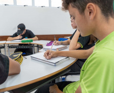 Alunos da rede estadual podem se inscrever no programa Jovem Senador até sexta