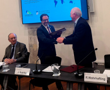 Fundação Araucária lança programas Ganhando o Mundo da Ciência e Interconexões Paraná-Catalunha durante missão em Barcelona