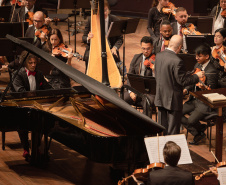 TEATRO GUAÍRA - Orquestra Sinfônica do Paraná celebra o universo de George Gershwin em concertos da Série Ouro