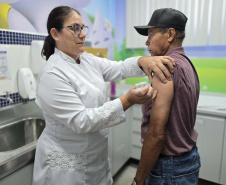 Paraná aplica 154 mil doses contra influenza no início da campanha de vacinação 2026