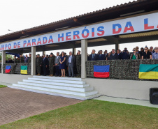 Darci Piana participa da troca de comando da 5ª Divisão de Exército, em Curitiba