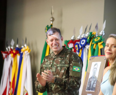 Darci Piana participa da troca de comando da 5ª Divisão de Exército, em Curitiba