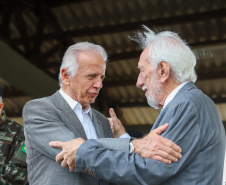 Darci Piana participa da troca de comando da 5ª Divisão de Exército, em Curitiba