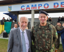 Darci Piana participa da troca de comando da 5ª Divisão de Exército, em Curitiba