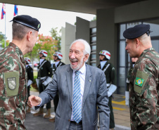 Darci Piana participa da troca de comando da 5ª Divisão de Exército, em Curitiba