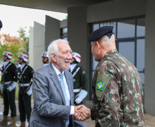 Darci Piana participa da troca de comando da 5ª Divisão de Exército, em Curitiba