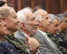 Darci Piana participa da troca de comando da 5ª Divisão de Exército, em Curitiba