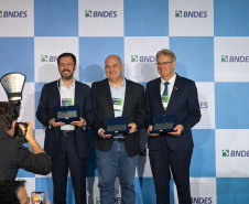 BRDE conquista 1º lugar em premiação do BNDES entre bancos de desenvolvimento e agências de fomento