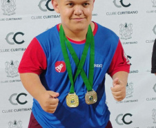 Estudante conquista ouro nos Jogos Paradesportivos do Paraná e se destaca no parabadminton