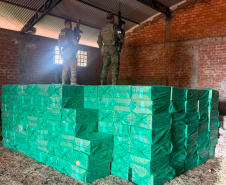 PMPR e PF prendem sete homens e apreendem 20 mil pacotes de cigarros contrabandeados no Noroeste